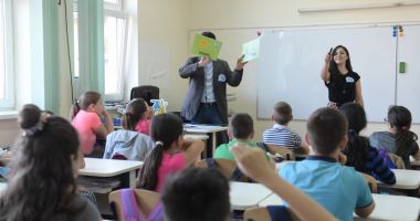 Stire din Cultură-Educație : Elevii constănțeni pot câștiga 10.000 lei pentru proiecte dedicate comunității