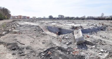Doi "mastodonți" de pe vremea comunismului, rași de pe fața pământului! - 2