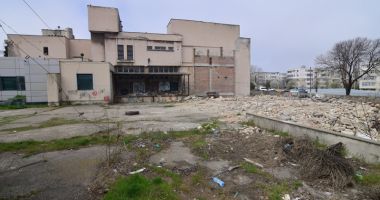 Doi "mastodonți" de pe vremea comunismului, rași de pe fața pământului! - 9