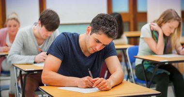 Stire din Cultură-Educație : Probele de compentențe de la BAC, sub semnul întrebării