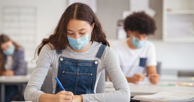 Stire din Cultură-Educație : Programă şcolară redusă pentru examene. Elevii vor participa la simulări