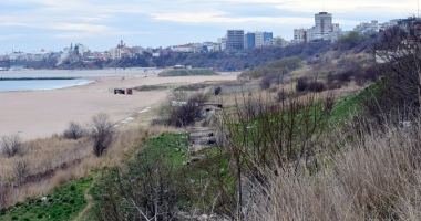 Plaje de milioane de euro, faleze de doi lei! Fără drumuri de acces și maluri pline de gunoaie - 5