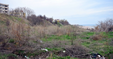 Plaje de milioane de euro, faleze de doi lei! Fără drumuri de acces și maluri pline de gunoaie - 8