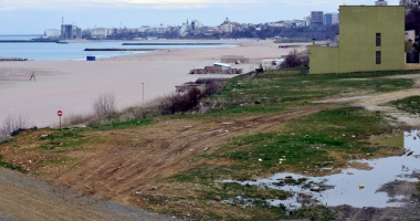 Plaje de milioane de euro, faleze de doi lei! Fără drumuri de acces și maluri pline de gunoaie - 10
