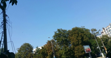 Bulevardul Ferdinand a scăpat de cablurile agățate de stâlpi - 4