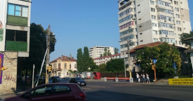 Stire din Social : Bulevardul Ferdinand a scăpat de cablurile agățate de stâlpi