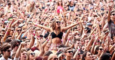 Stire din Cultură-Educație : Festivalurile de la malul mării ar putea fi amânate. Evenimentele mari, interzise până la 31 august