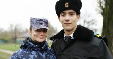 Stire din Cultură-Educație : Frați de sânge și de... arme! Soră și frate, militari la marea paradă de Ziua Națională a României