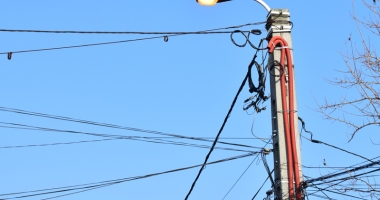 Risipă pe banii constănțenilor! Au "uitat" să stingă becurile pe strada Justiției - 2