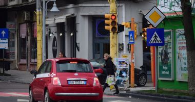 Stire din Social : Surpriza de pe "coliva" Constanței. Semafoare cu inimioare pentru un oraș gri