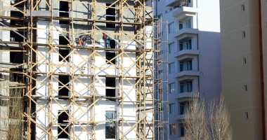 Stire din Social : A început vânătoarea  de muncitori la negru! Lucrătorii  amendați, patronii riscă pușcăria