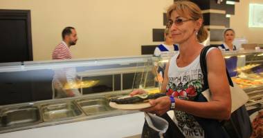 Stire din Social : Jale în bucătăriile de pe litoral. Sute de unități alimentare verificate de inspectorii DSV