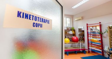 Sală modernă de kinetoterapie, amenajată de Asociația Dăruiește Aripi - 2