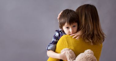 Stire din Social : Lacrimile copiilor cu părinții plecați în străinătate. "Se cred abandonați!"
