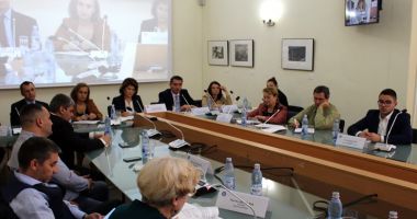 Stire din Cultură-Educație : La loc comanda! Elevii scapă, deocamdată, de subiectele grilă la examenele naționale