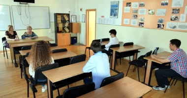 Stire din Cultură-Educație : O nouă lege a educației. Se schimbă examenele și admiterea la liceu?