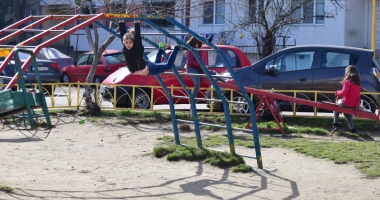 Locuri de joacă mizerabile.  "Sunt vechi și foarte periculoase!" - 2