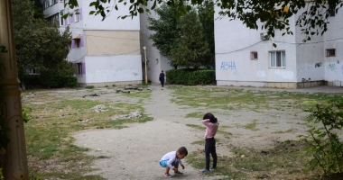 Stire din Social : Probleme cu locurile de joacă? "Stăm și ne uităm la bani sperând că vom avea un constructor!"