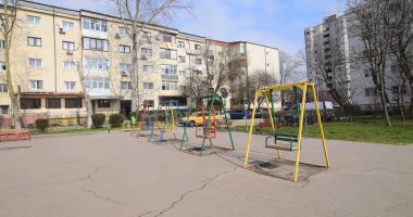 Stire din Social : Vine, vine primăvara….Când vor fi gata locurile de joacă din Constanța?
