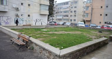 "Orașul fără spații de recreere pentru copii"!  Locurile de joacă, reabilitate pe rând și pe bucățele - 2