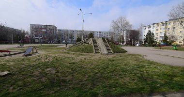 Vine, vine primăvara….Când vor fi gata locurile de joacă din Constanța? - 3