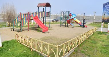 "Orașul fără spații de recreere pentru copii"!  Locurile de joacă, reabilitate pe rând și pe bucățele - 3
