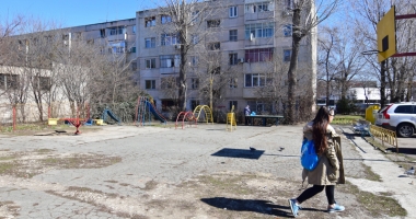 Locuri de joacă mizerabile.  "Sunt vechi și foarte periculoase!" - 8