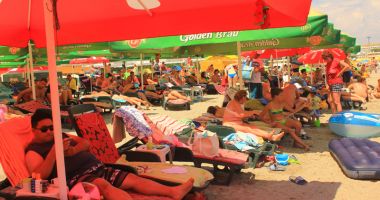 Lovitură pentru constănțeni și turiști: șezlonguri pe toate plajele reabilitate de pe litoral - 6