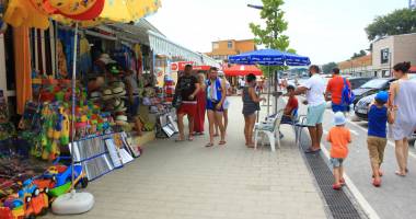 Gata cu bazarul din Mamaia! Primăria Constanța impune noi reguli în stațiune - 3