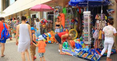 Stire din Social : Gata cu bazarul din Mamaia! Primăria Constanța impune noi reguli în stațiune
