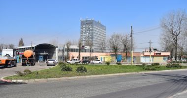 A început marea "spoială" a stațiunii Mamaia.  Când va începe adevărata curățenie și reabilitare? - 4