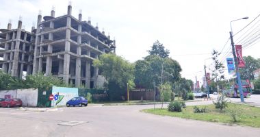 O singură Mamaie, două lumi. Clădiri abandonate și afaceri înfloritoare - 2