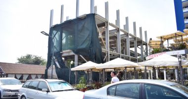 O singură Mamaie, două lumi. Clădiri abandonate și afaceri înfloritoare - 10