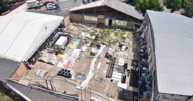 O singură Mamaie, două lumi. Clădiri abandonate și afaceri înfloritoare - 13