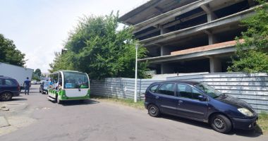 O singură Mamaie, două lumi. Clădiri abandonate și afaceri înfloritoare - 6