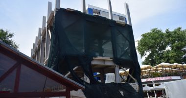 O singură Mamaie, două lumi. Clădiri abandonate și afaceri înfloritoare - 9