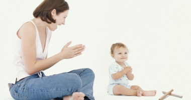 Stire din Social : Vești bune pentru mămici! Concediu mai lung de creșterea copilului, bani mai mulți
