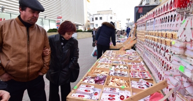 A venit primăvara! Mărțișoare reduse de la supermarket sau la suprapreț, în stradă? - 5