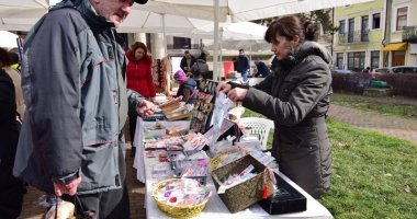 A venit primăvara! Mărțișoare reduse de la supermarket sau la suprapreț, în stradă? - 9