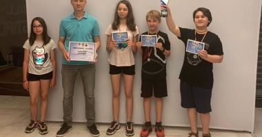 Stire din Cultură-Educație : "Mirciștii", campioni la șah. Premii importante pentru elevii constănțeni