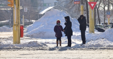 Himalaya de Constanța: munți de zăpadă pe străzi și pe trotuare - 15