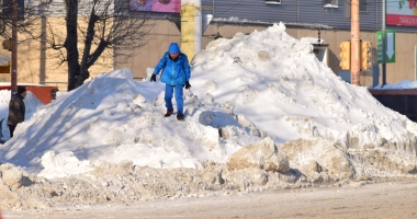 Himalaya de Constanța: munți de zăpadă pe străzi și pe trotuare - 3