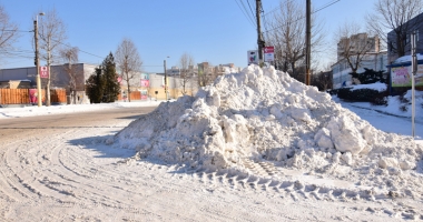 Himalaya de Constanța: munți de zăpadă pe străzi și pe trotuare - 5