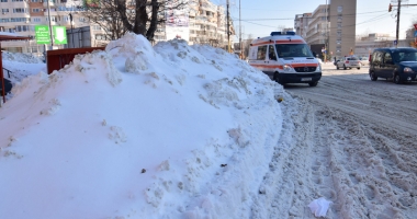 Himalaya de Constanța: munți de zăpadă pe străzi și pe trotuare - 7