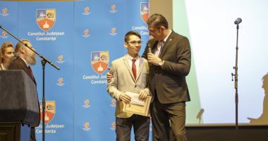 Olimpicii și profesorii lor, premiați de CJC Constanța. "Mi-aș dori să fiți români și să rămâneți în țară!" - 2