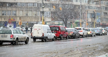 Stire din Social : Circulație pe timp de iarnă. Atenție sporită dacă porniți la drum!