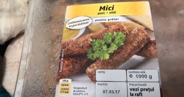 Atenție unde mâncați pe litoral! Comisarii OPC au găsit mici expirați de patru luni și fresh-uri de fructe, din chimicale - 5