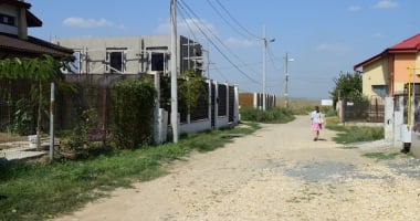 Cartierul Palazu Mare, locul unde se termină civilizația. "Plătim impozite mai mari decât la bloc, dar suntem nevoiți să trăim ca la bloc!" - 8