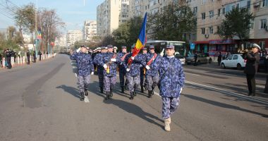 Paradă militară și torțe aprinse, de 1 Decembrie, la Constanța - 2