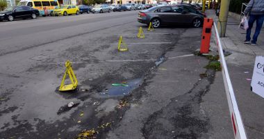 Stire din Social : Dispar țărușii și lanțurile. "Locurile de parcare nu sunt proprietate privată!"